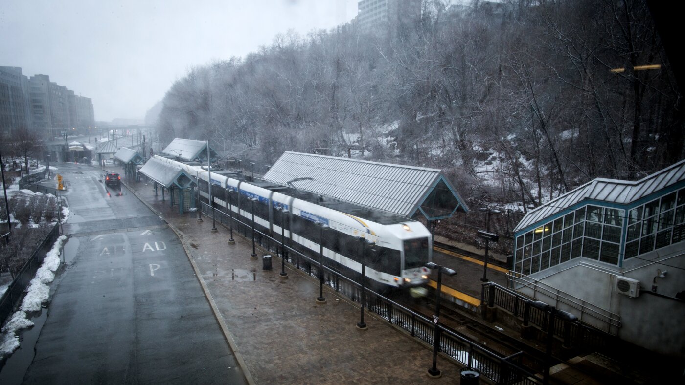 Northeast readies for a major winter storm, with blizzard warnings in effect