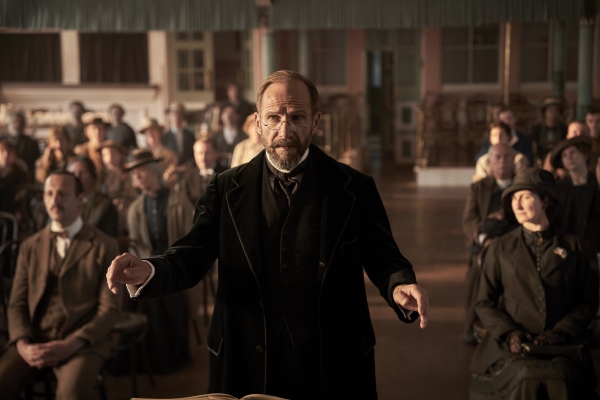A prickly Ralph Fiennes uplifts a town through music during WWI in 'The Choral'