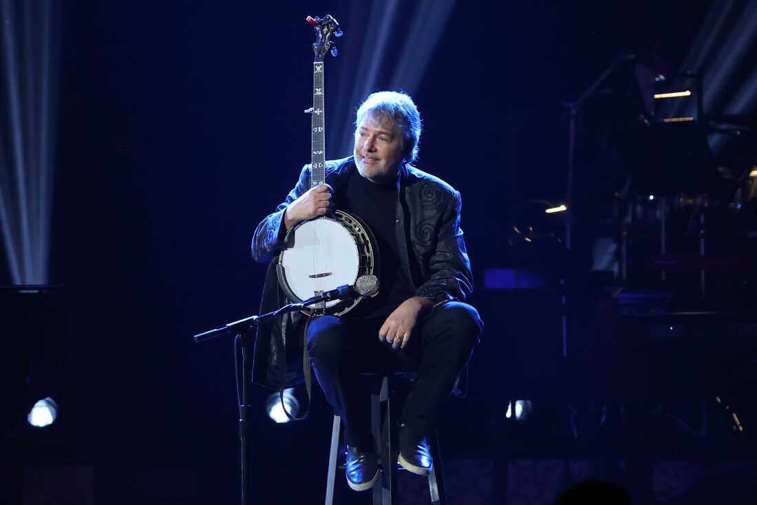 Béla Fleck cancels Kennedy Center appearance, says it’s become ‘charged and political’ Béla Fleck cancels Kennedy Center appearance, says it’s become ‘charged and political’
