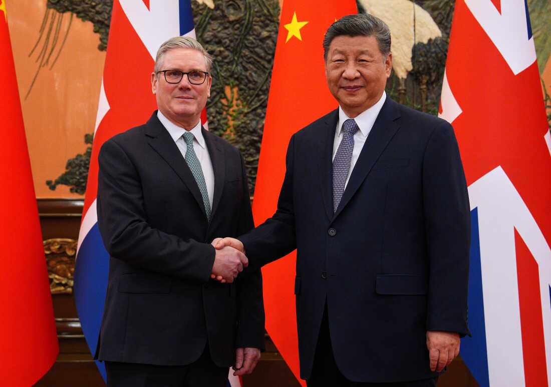 Britain's Prime Minister Keir Starmer, left, shakes hands with Chinese President Xi Jinping ahead of a bilateral meeting in Beijing, China, Thursday, Jan.29, 2026.