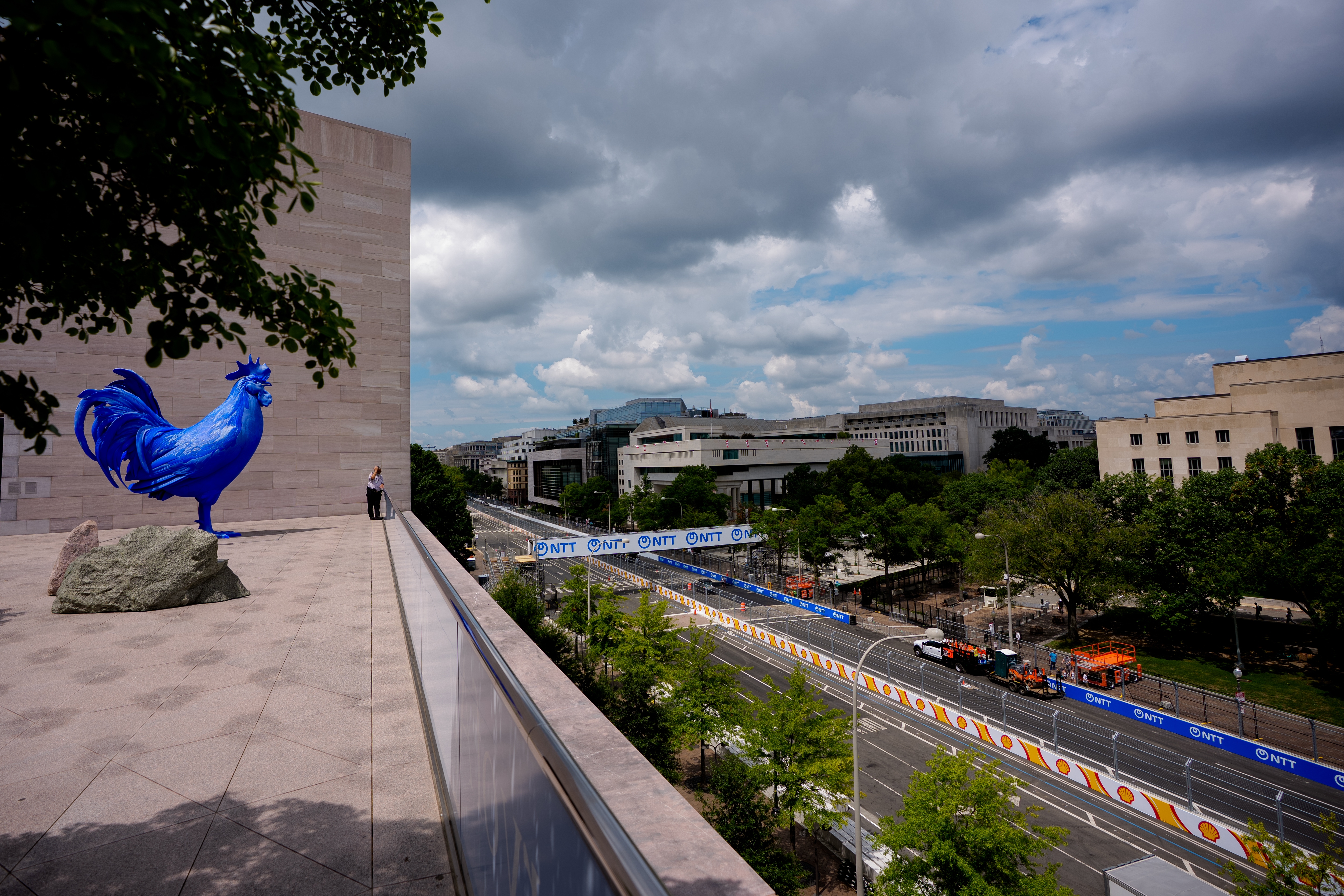 IndyCar Race Course Sparks Concerns Over Proximity to National Art Institutions