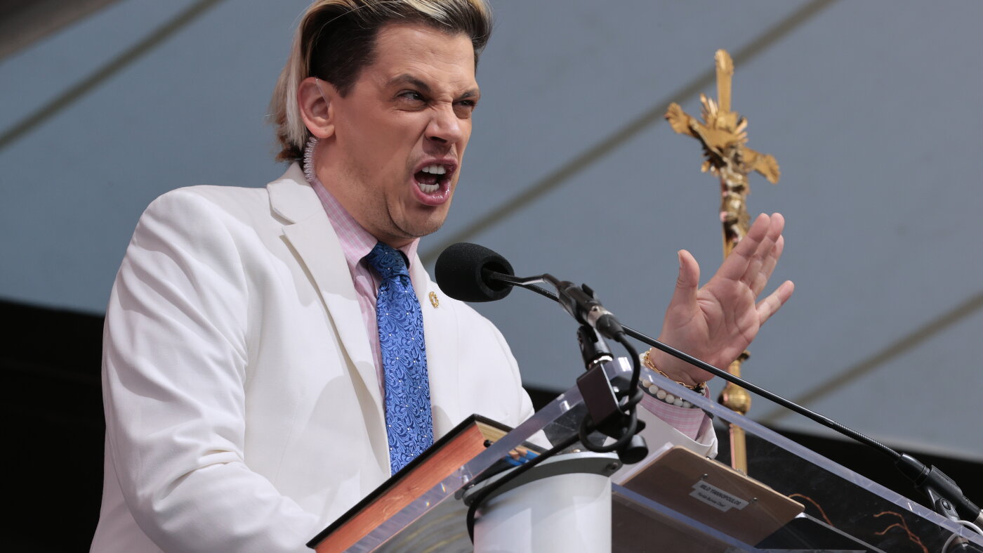 Far-right critic of US immigration Milo Yiannopoulos deported for being in US illegally