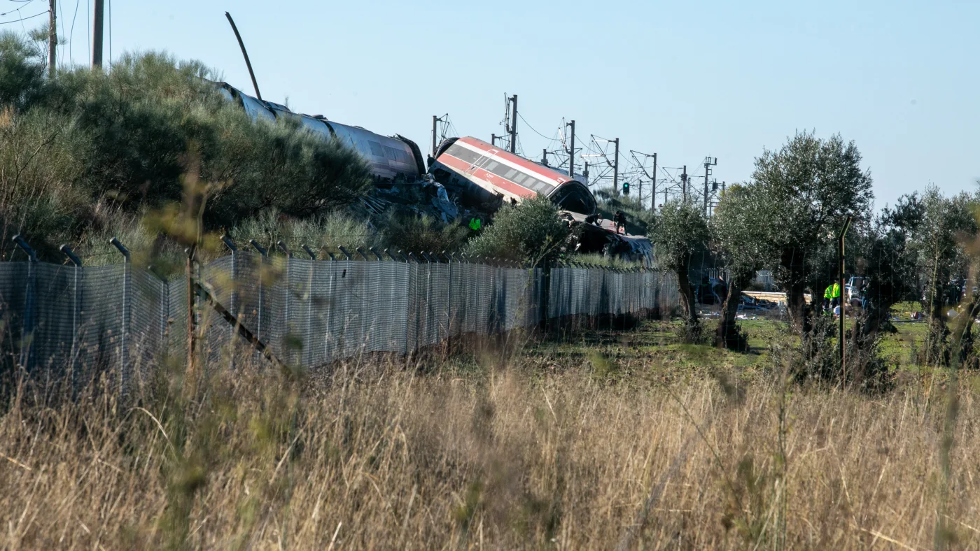 At least 10 dead in crash between 2 trains in Spain