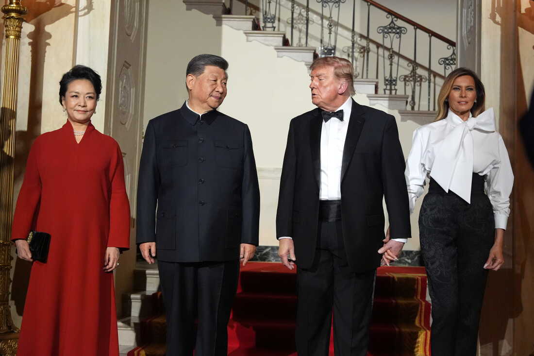 President Donald Trump and first lady Melania Trump pose for a photo with China's President Xi Jinping and his wife Peng Liyuan in the Grand Foyer of the White House during a State Dinner, Thursday, Sept. 24, 2026, in Washington.