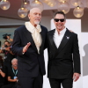 John Malkovich, trái, và Sam Rockwell trên thảm đỏ bộ phim
