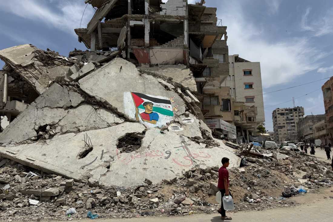 A mural of Lamine Yamal amongst destruciton in Gaza on June 15, 2026.