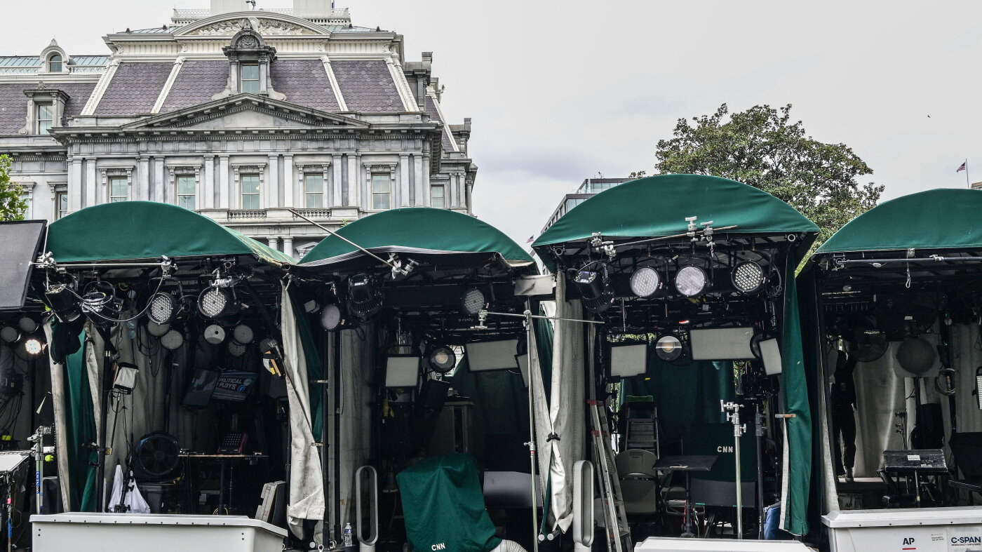 Judge Orders Restoration of White House Press Credentials for Three Networks