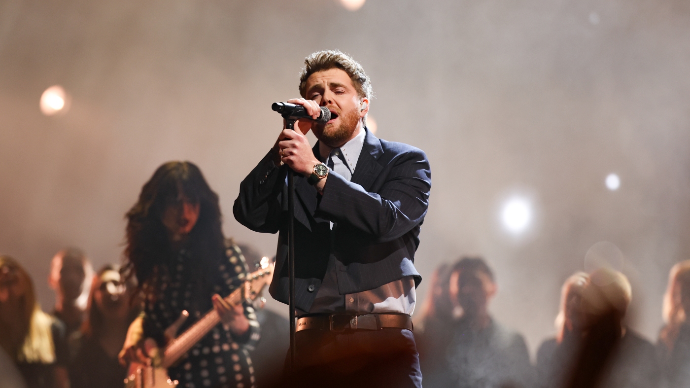 Alex Warren finally tops the Billboard Hot 100 with ‘Ordinary’ Alex Warren finally tops the Billboard Hot 100 with ‘Ordinary’