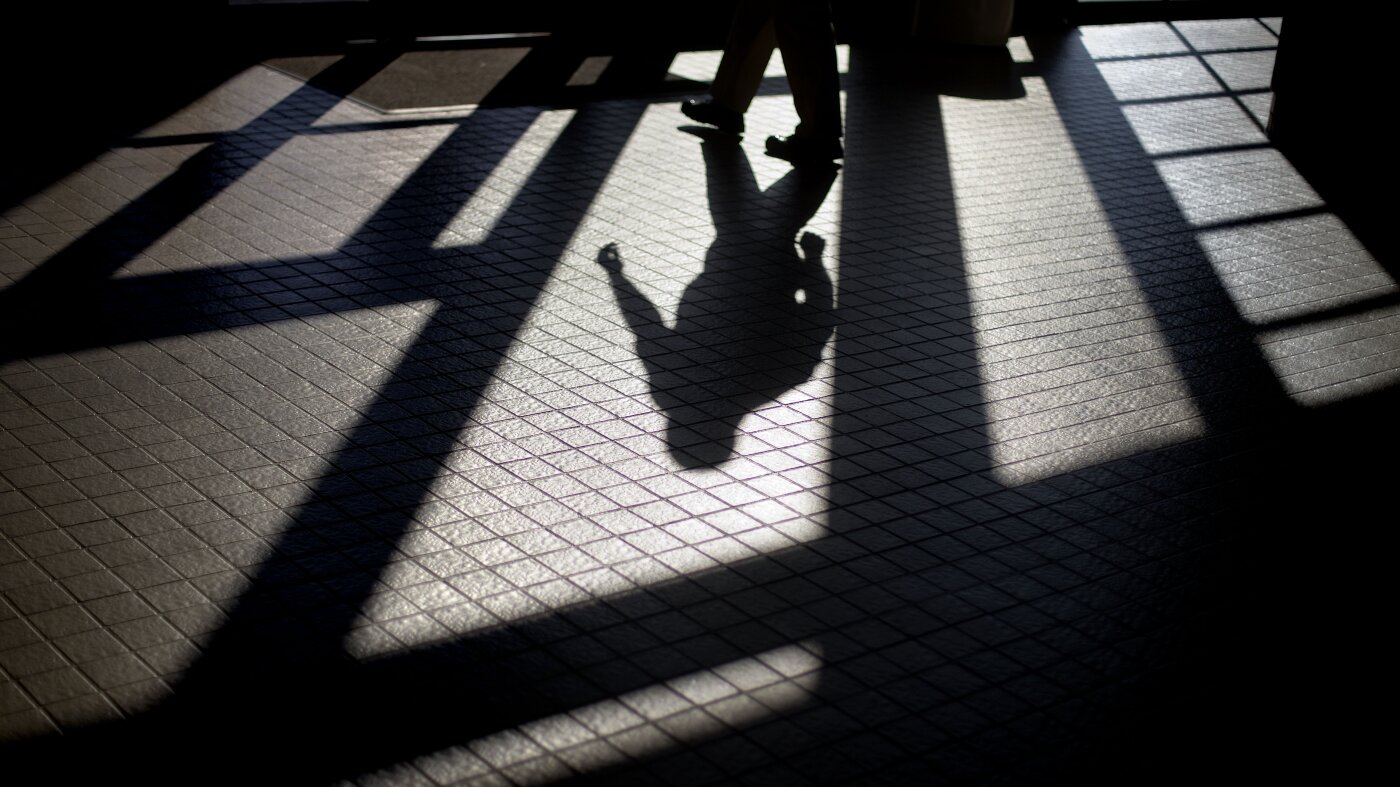 Youngsters who’d qualify for psychological well being care are being held in juvenile detention, report finds : NPR