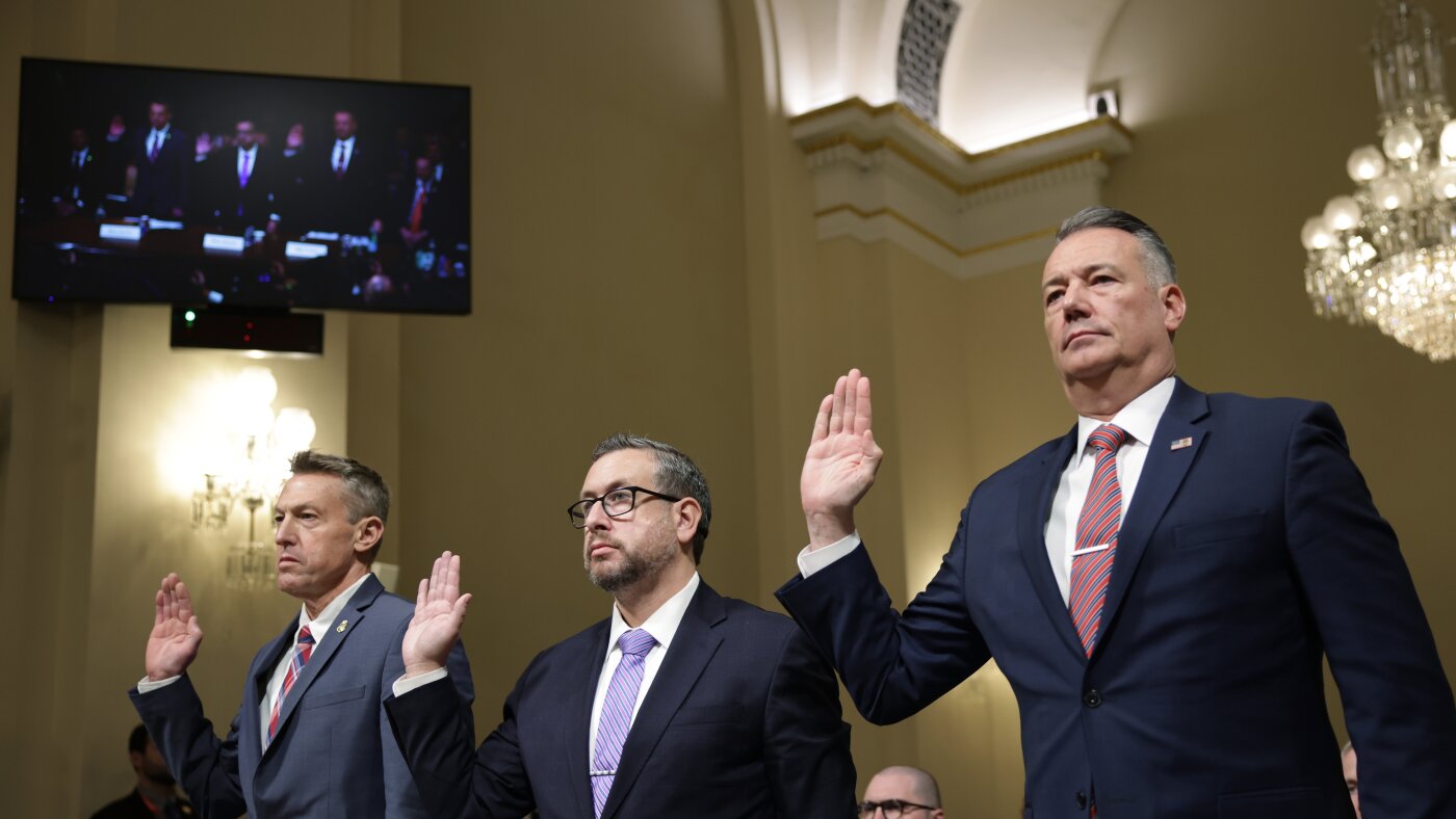 Alto funcionario de inmigración testificará ante el Senado: NPR