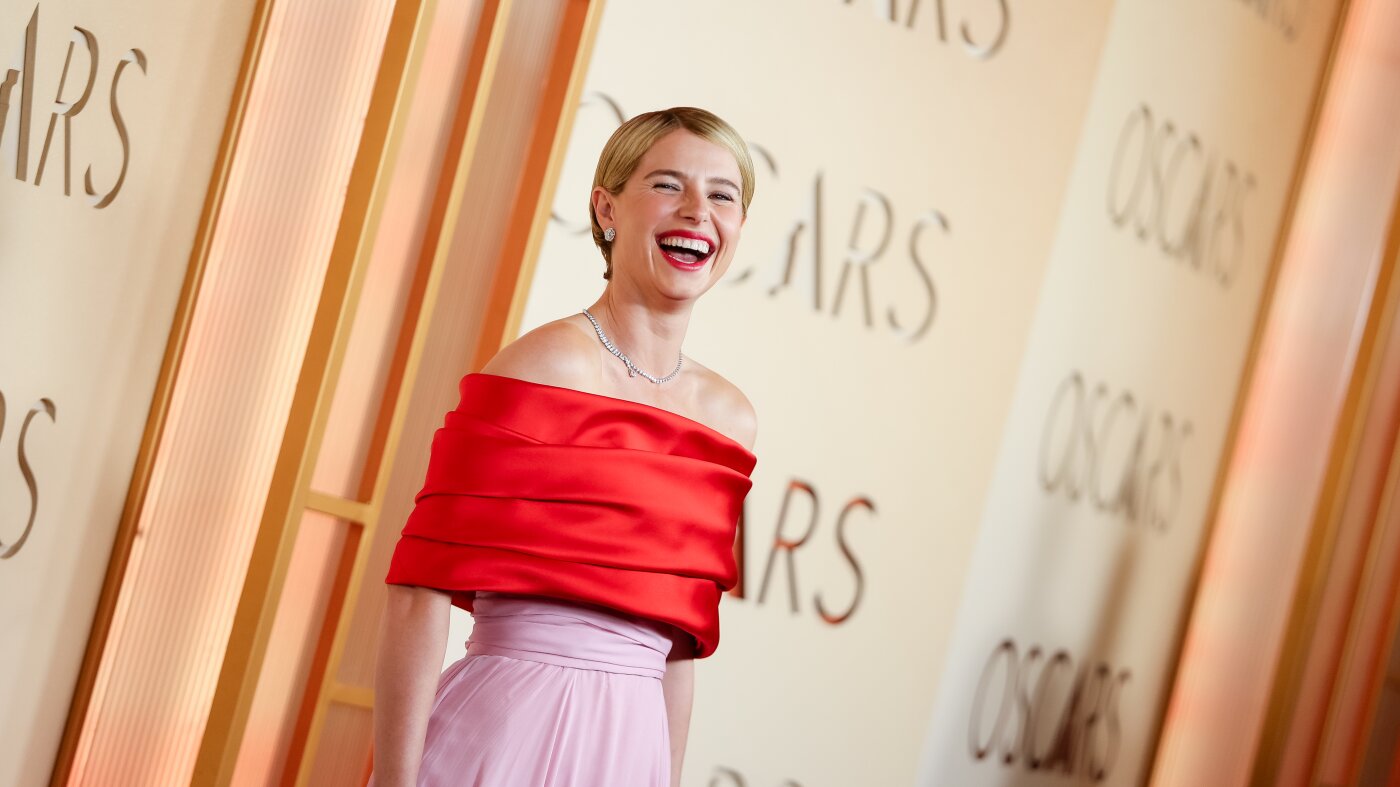 Vea los looks de la alfombra roja: Imágenes de rendimiento: NPR
|