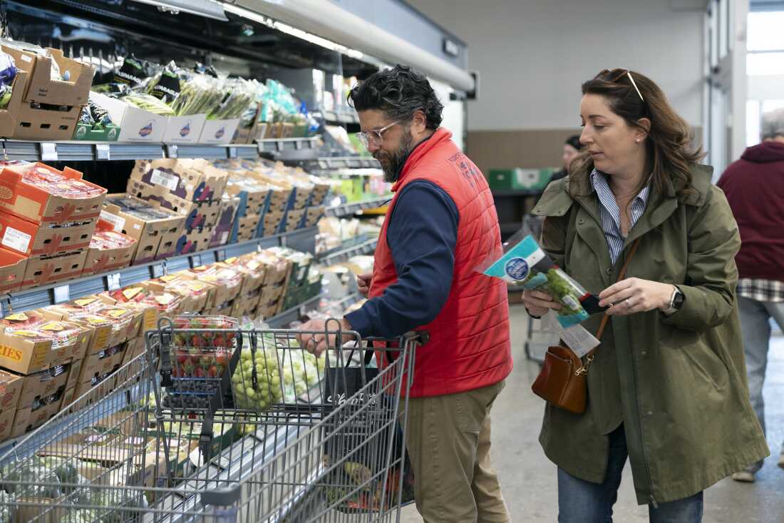 Rich Henderson and his wife, Rachel Negro-Henderson, grocery shop for their family at the Aldi in Bellmawr, New Jersey.