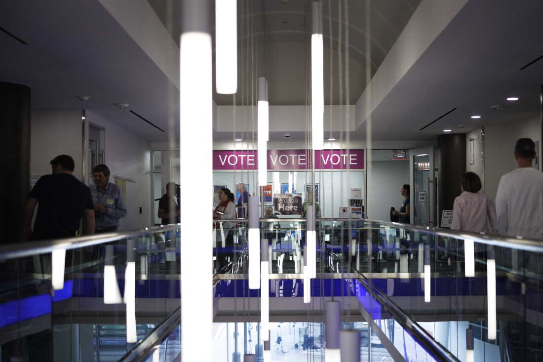Residents line up to cast their early-voting ballots in Arlington, Virginia, on September 18, 2026.