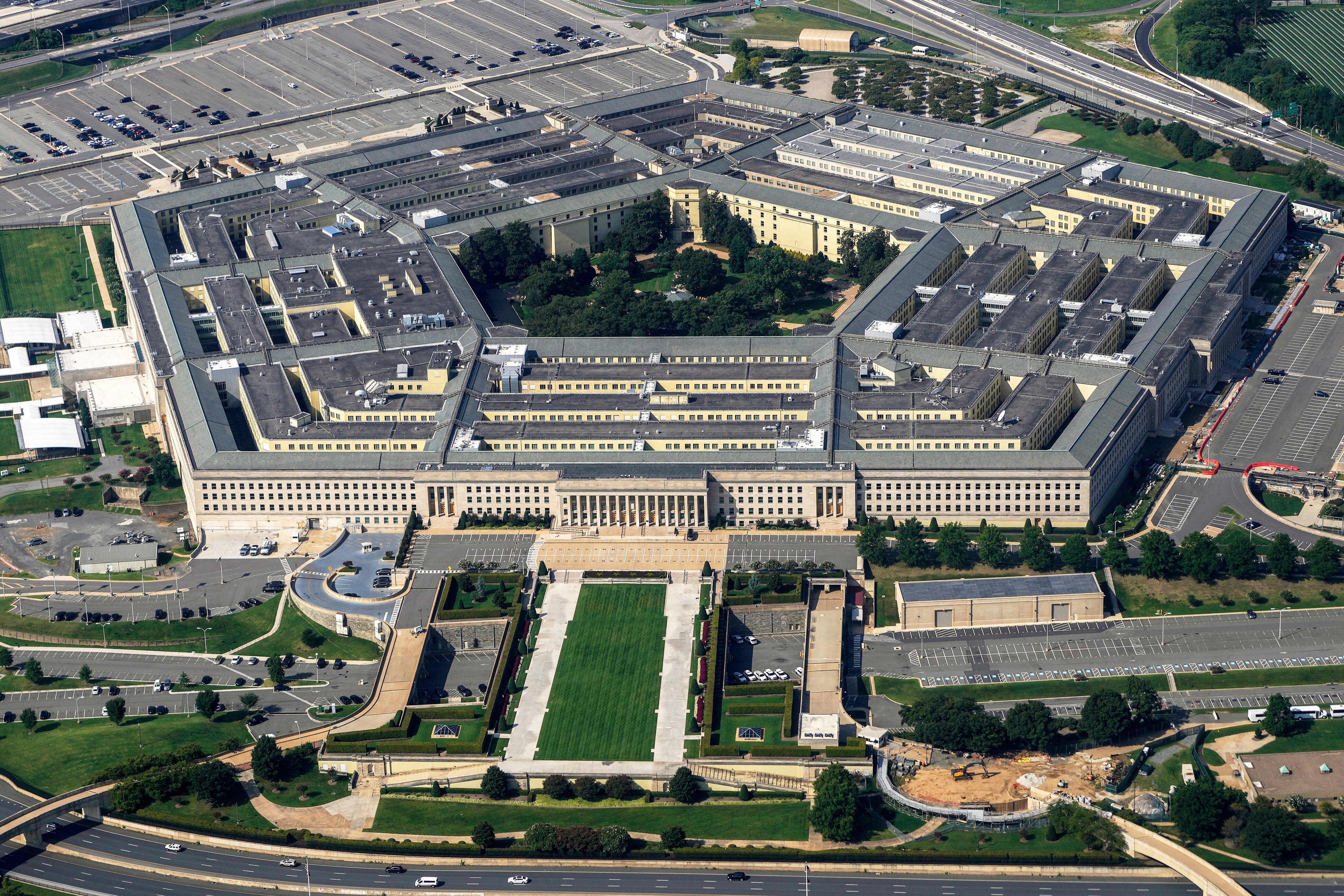 Elon Musk and Palmer Luckey's new Pentagon roles raise ethics worries