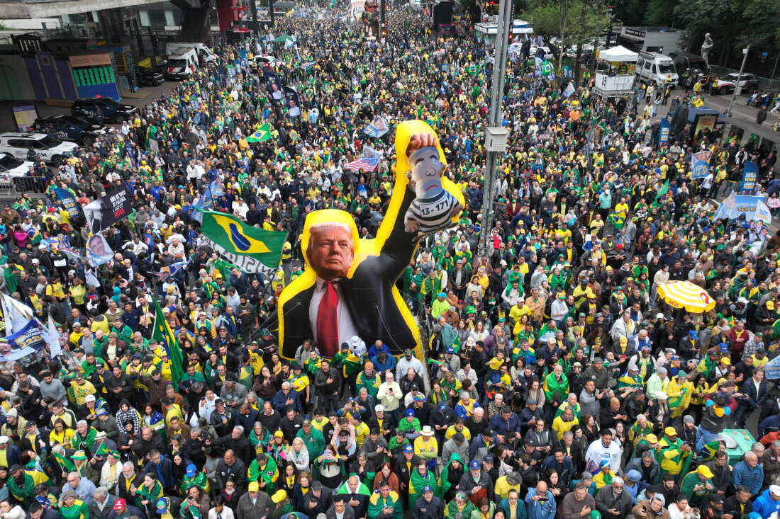 Supporters of opposition presidential candidate Flavio Bolsonaro march with an effigy of U.S. President Donald Trump holding a doll depicting Brazilian President Luiz Inacio Lula da Silva as a prisoner, during an Independence Day event in Sao Paulo, Brazil, Monday, Sept. 7, 2026, the month before the general election.