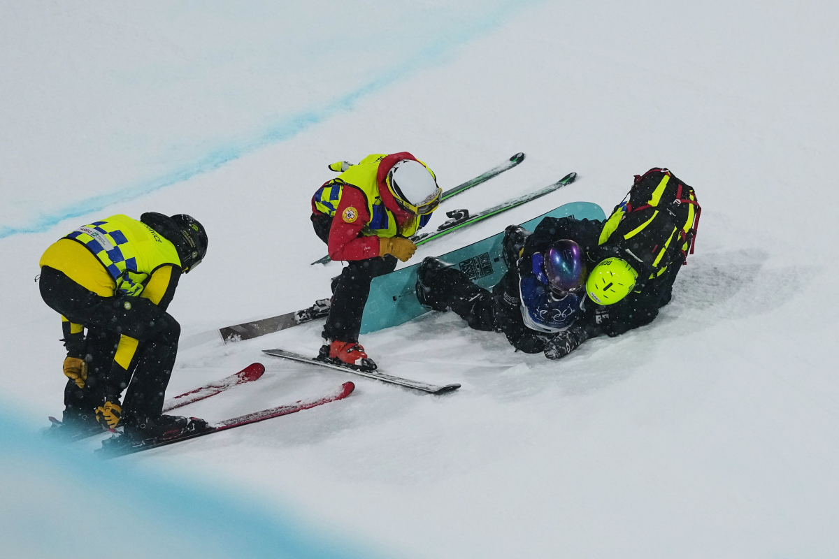 A big crash nearly ended Choi's night early, but after a medical exam she returned to the halfpipe slope for two more runs.