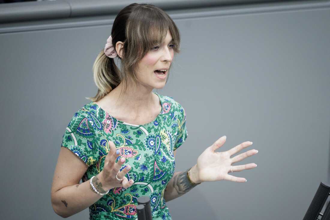 Nyke Slawik speaks during a parliamentary debate on queer hate crime in the Bundestag. Photo: Carsten Koall/dpa (Photo by Carsten Koall/picture alliance via Getty Images)