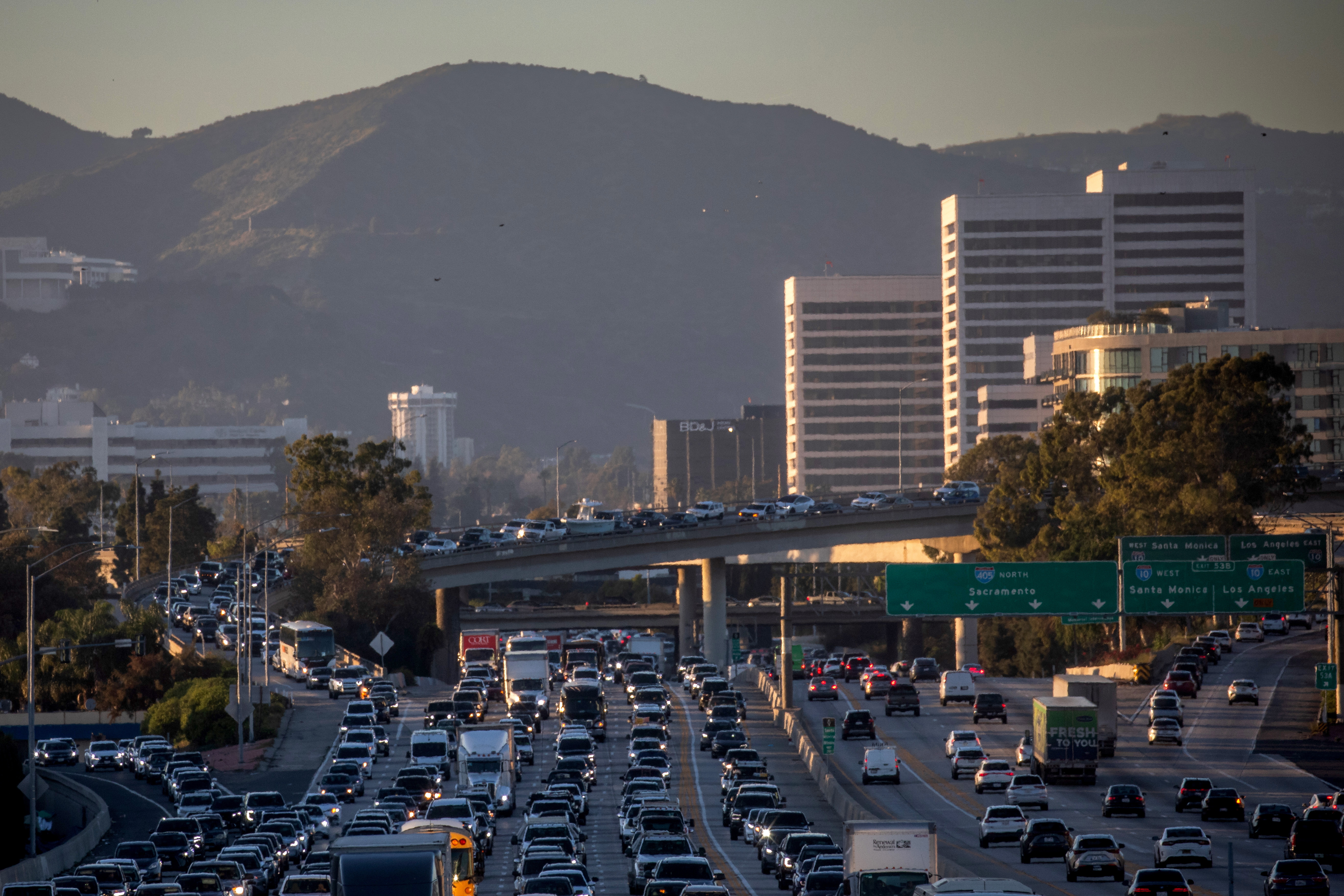 The Trump administration weakens fuel efficiency standards for new cars