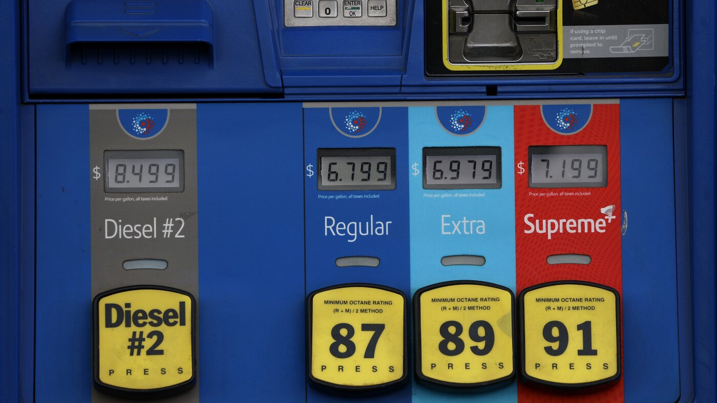 Trump, İran’la savaşın ortasında fiyatlar hızla yükselirken federal gaz vergisini askıya almak istiyor