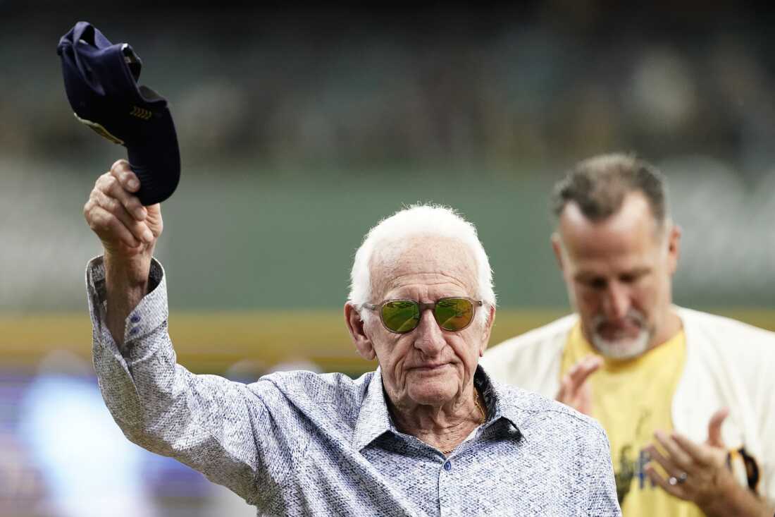 Milwaukee Brewers radio announcer Bob Uecker tips his cap before a baseball game between the Brewers and the Miami Marlins on July 28, 2024, in Milwaukee.