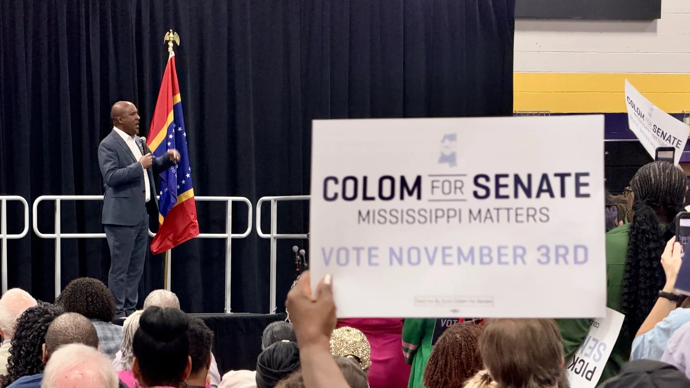Foto: NPR Donald Trump unterstützt Cindy Hyde-Smith im Wahlkampf in Mississippi