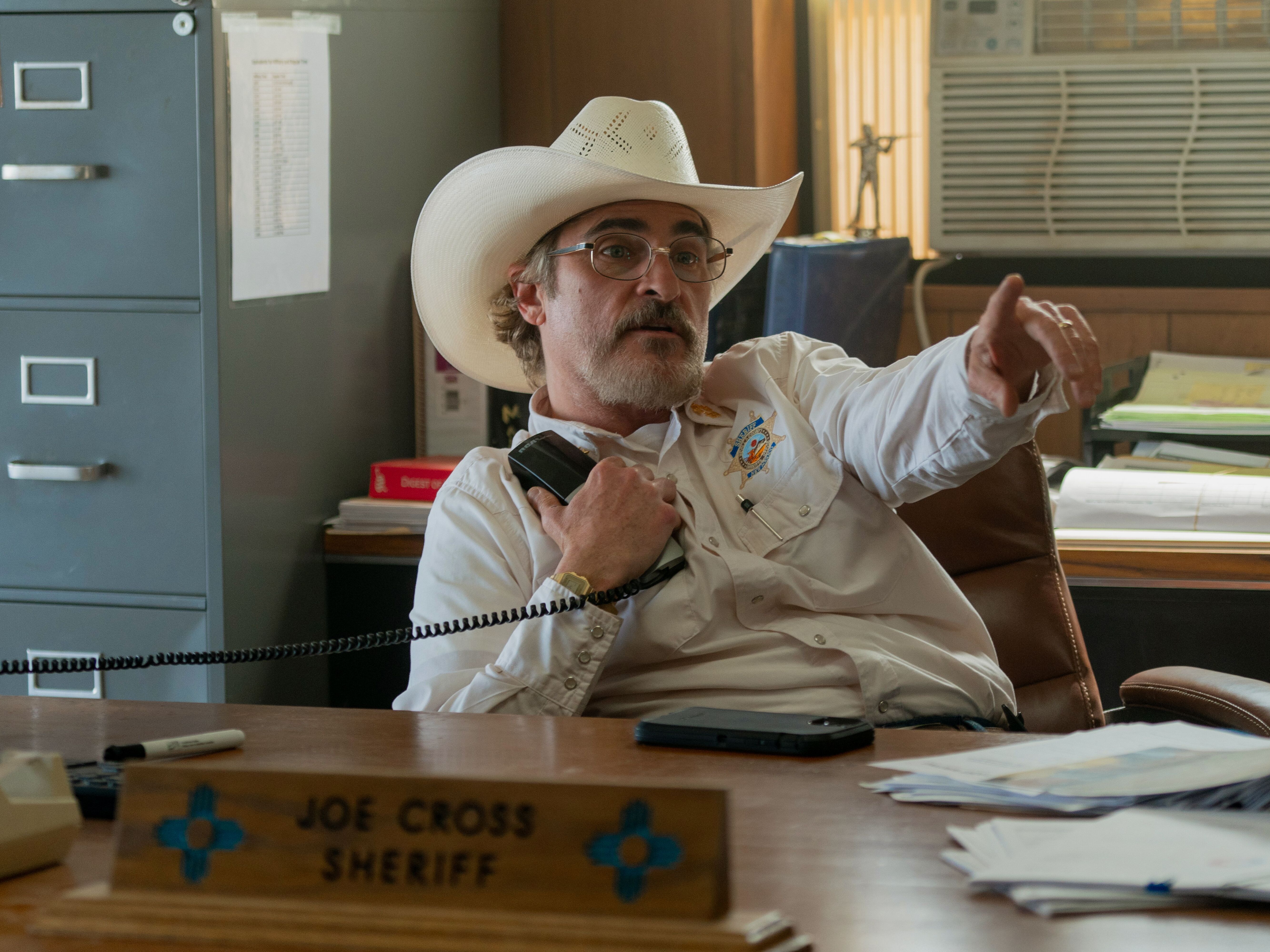 Joaquin Phoenix plays the sheriff of a small New Mexico town in <em>Eddington</em>.
