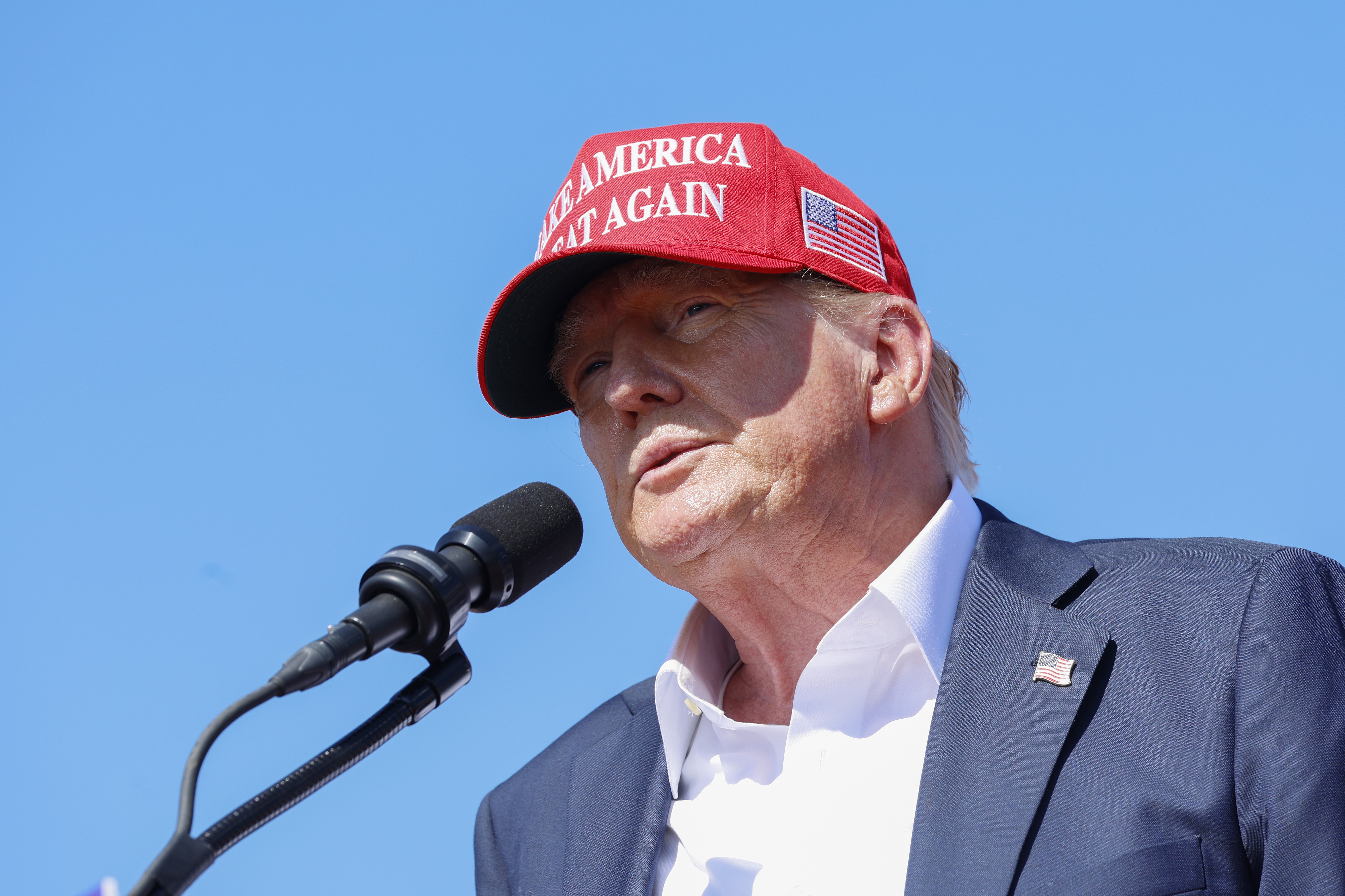 Judge pauses deadlines in Trump classified documents case over immunity questions Judge pauses deadlines in Trump classified documents case over immunity questions