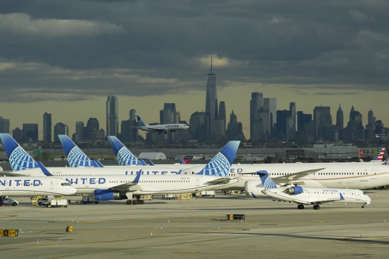 NTSB says United jet was too slow and too low in Newark landing accident