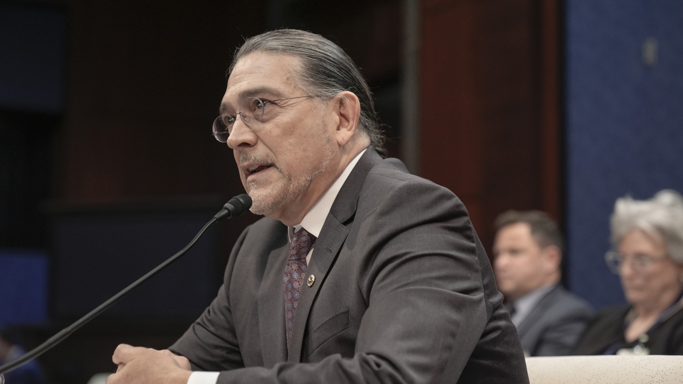 Census Director Santos resigns, making way for Trump’s pick : NPR Census Director Santos resigns, making way for Trump’s pick : NPR