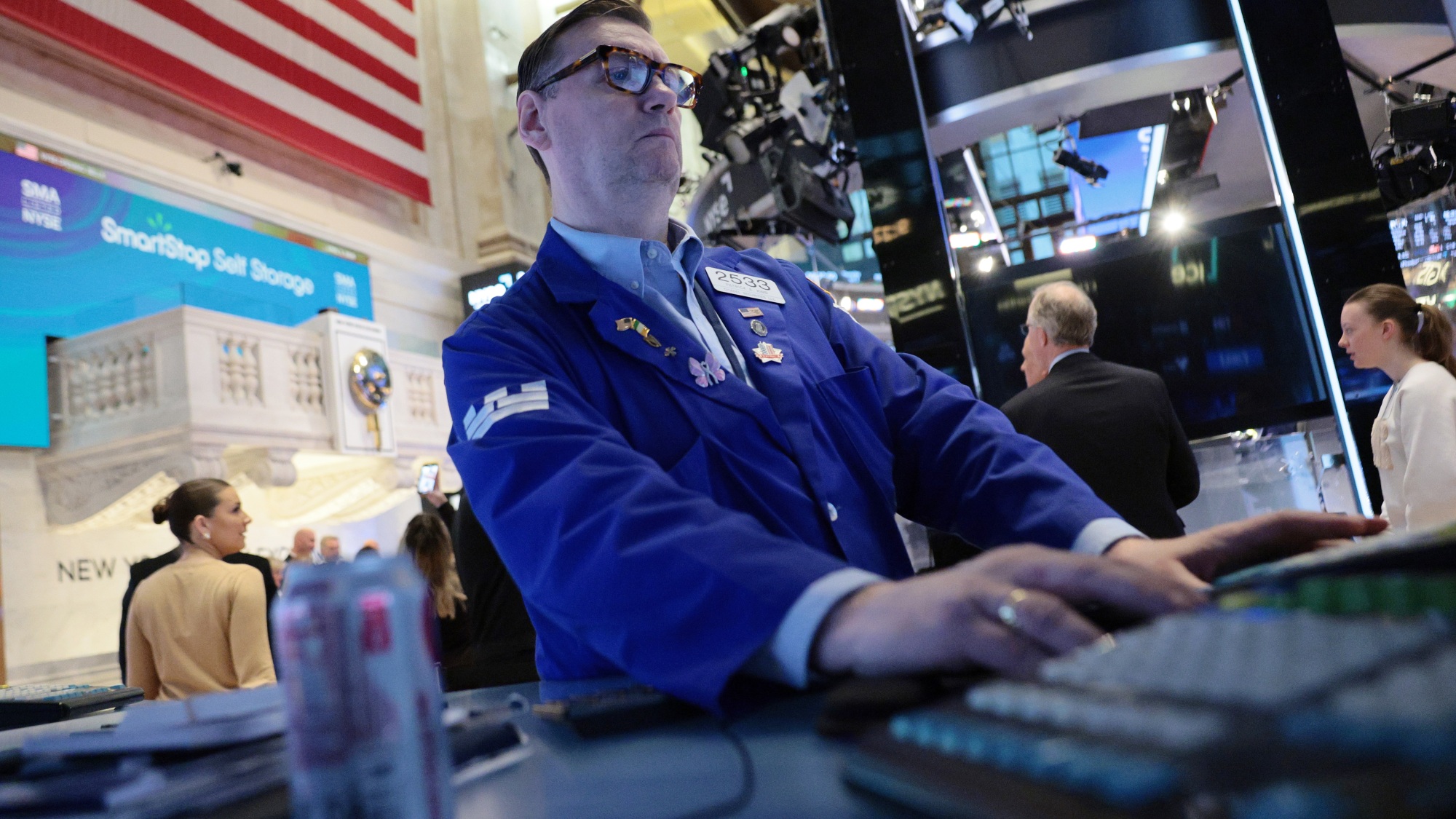 Oil prices plunge, stocks soar for U.S.-Iran ceasefire Oil prices plunge, stocks soar for U.S.-Iran ceasefire