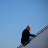 Başkan Trump Çarşamba günü gazetecilerle konuştuktan sonra Air Force One'a bindi.