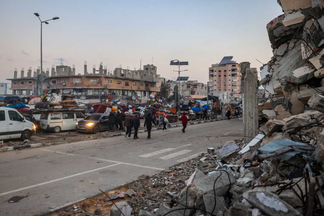 Vehicles queue up along the Salah al-Din road in Nuseirat near the Netzarim corridor while waiting to cross to the northern part of the Gaza Strip on Jan. 27, 2025.