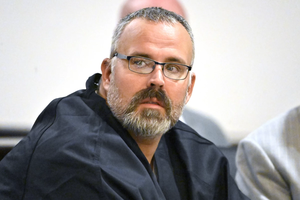 Former Letcher County Ky. Sheriff Shawn 'Mickey' Stines looks over at the prosecutors during his arraignment at the Morgan County Courthouse in West Liberty, Ky., on Tuesday. Stines is accused of murdering District Judge Kevin Mullins.