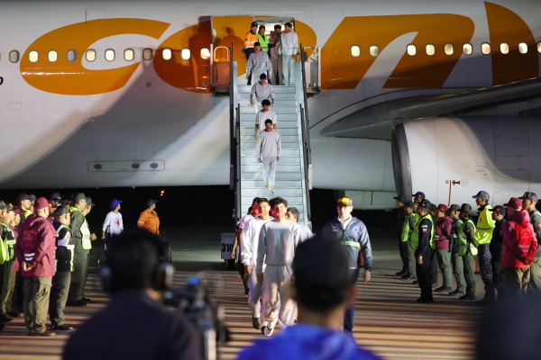 Venezuelan migrants deported by the U.S. disembark from a plane at Simon Bolivar International Airport in La Guaira, Venezuela on Feb. 20.