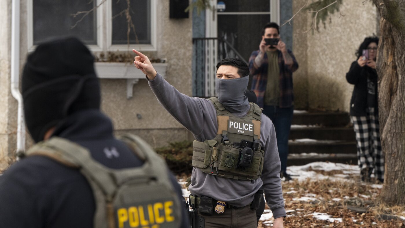 Cómo una ganancia inesperada de 75 mil millones de dólares del Congreso ha aislado a ICE: NPR