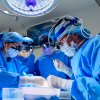 A surgical team at NYU Langone Health hospital, including Dr. Robert Montgomery (right), transplants a kidney from a genetically modified pig into patient Towana Looney, who’s been on dialysis since 2016.