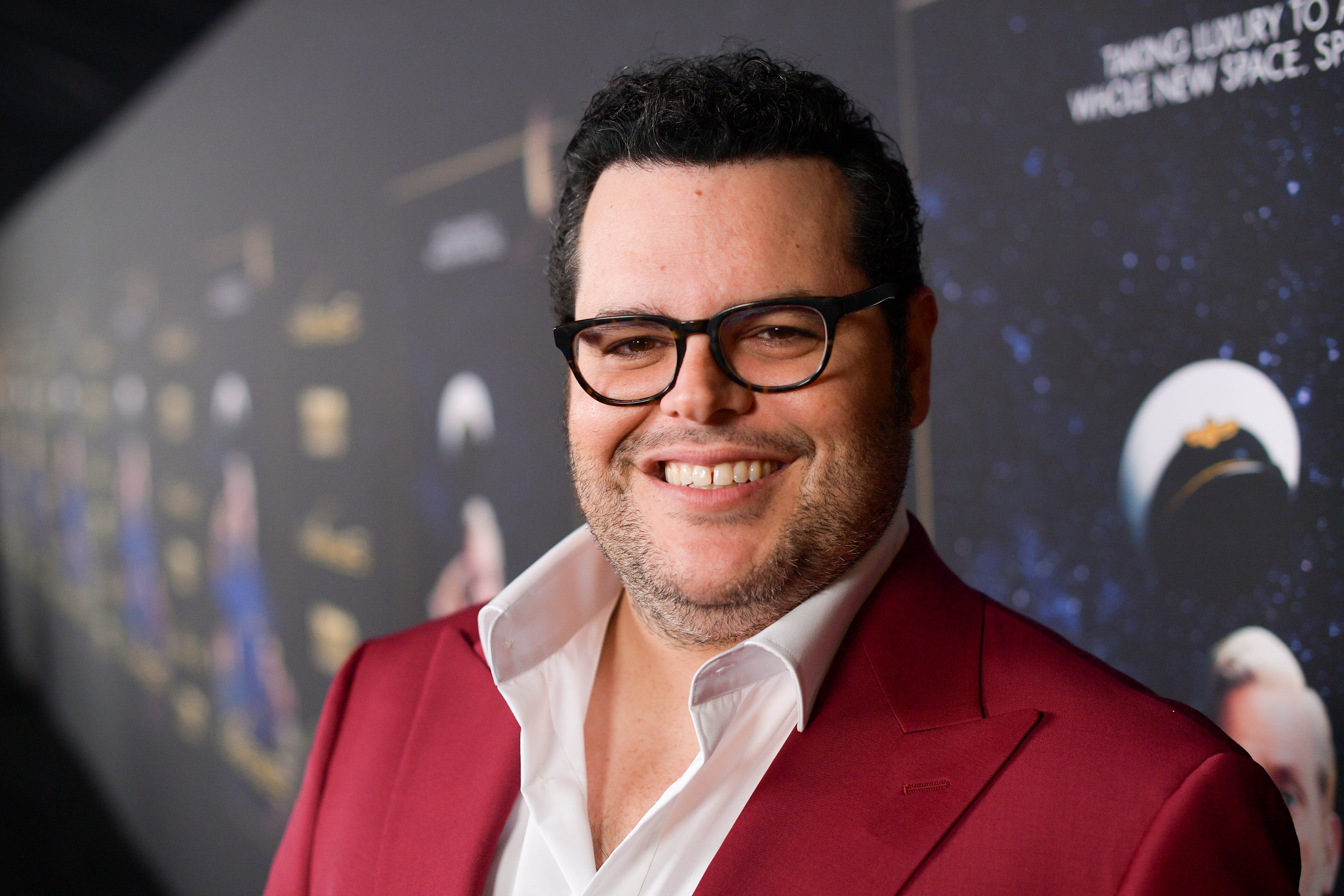 LOS ANGELES, CALIFORNIA - JANUARY 14: Josh Gad attends the premiere of HBO