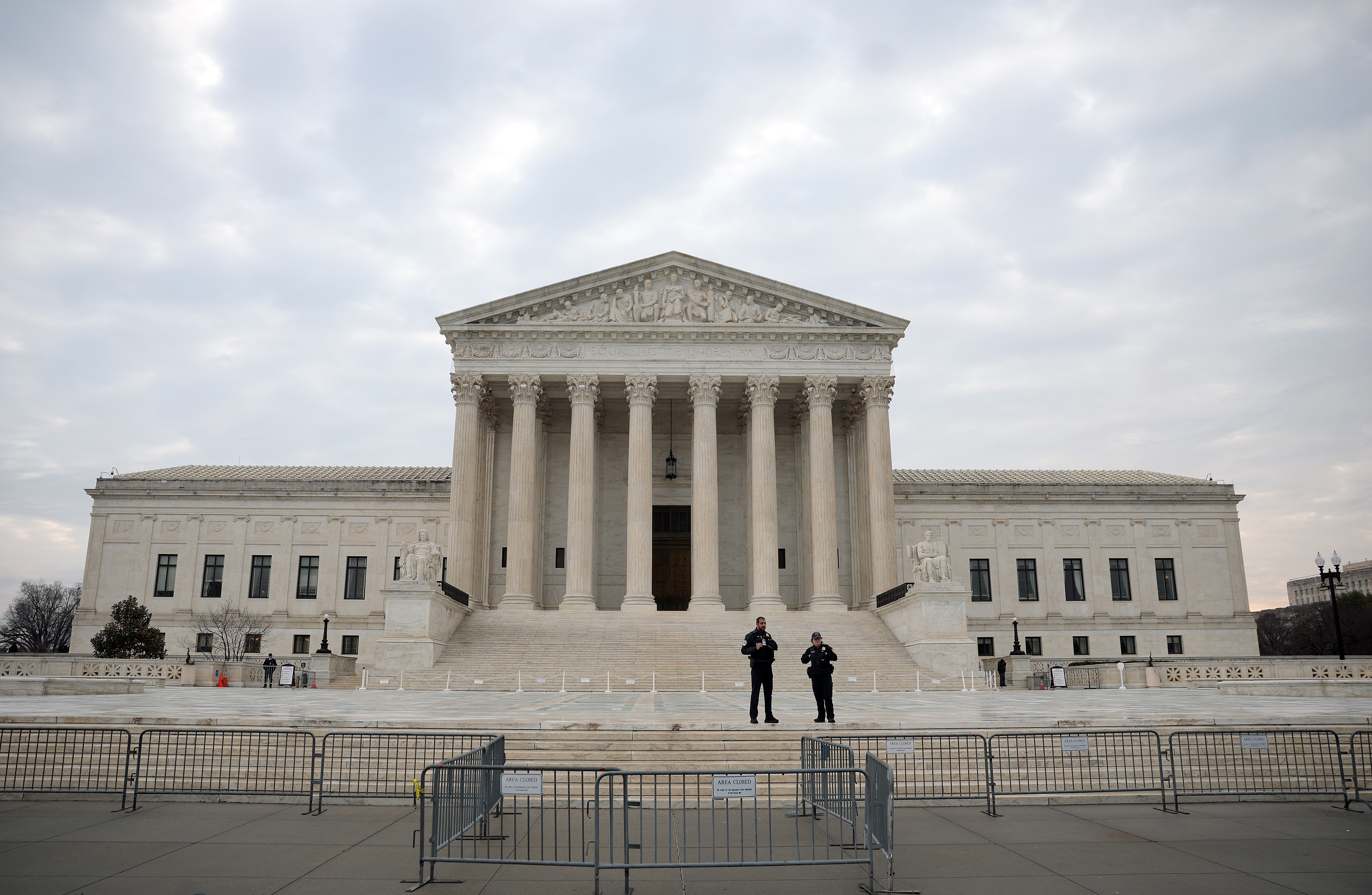 Supreme Court to hear expedited arguments on protected status for migrants Supreme Court to hear expedited arguments on protected status for migrants
