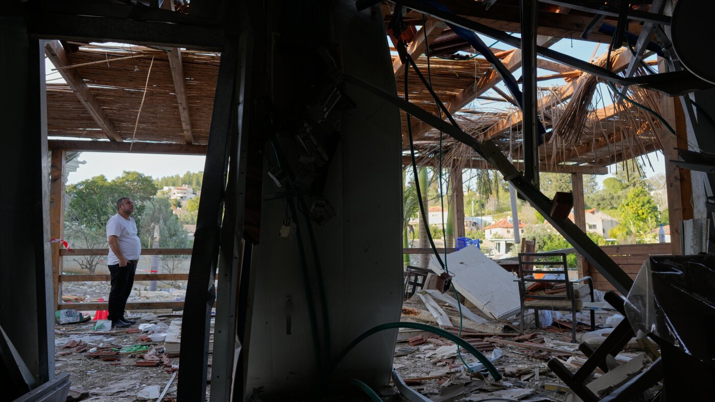 Pakistan hosts diplomatic discussions on ending war