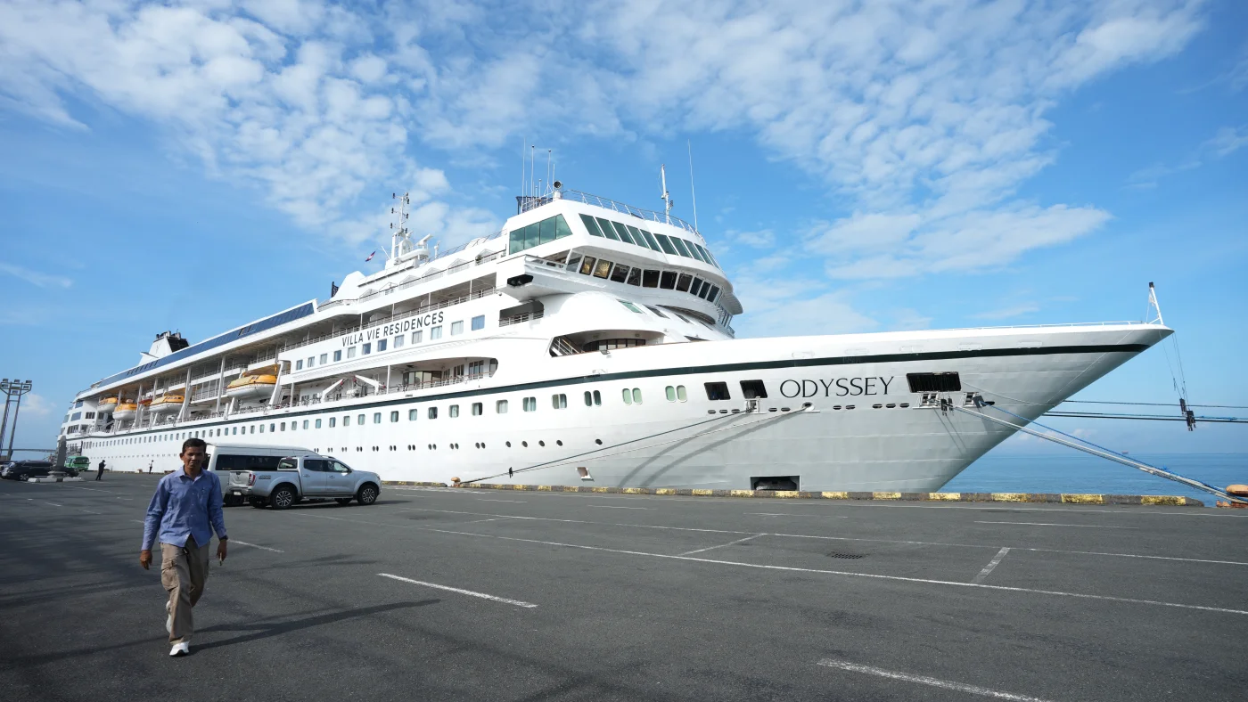A U.S. cruise ship suspends a global voyage due to fuel costs, stranding 200 passengers