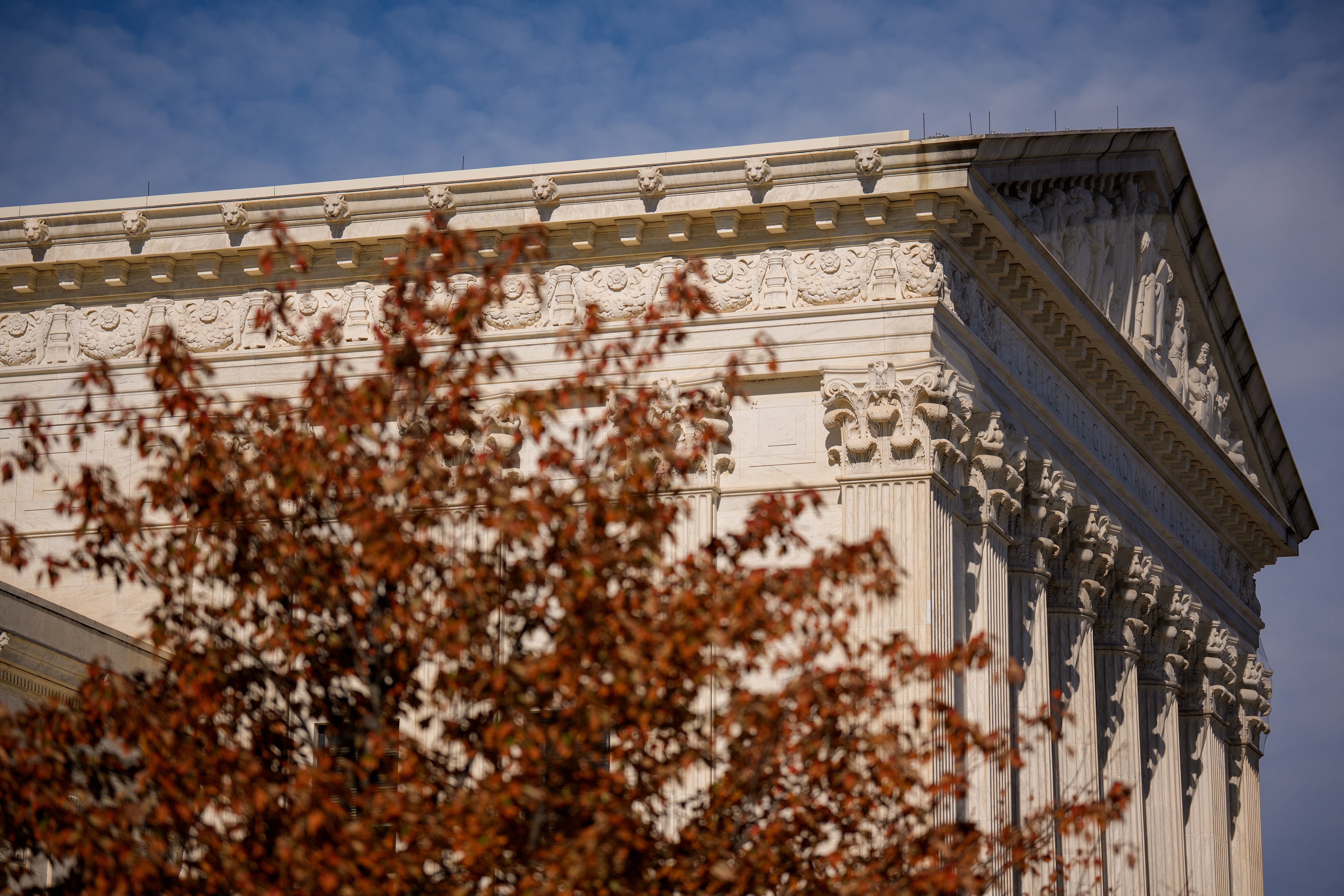 Supreme Court justices appear skeptical of Trump’s tariff arguments Supreme Court justices appear skeptical of Trump’s tariff arguments