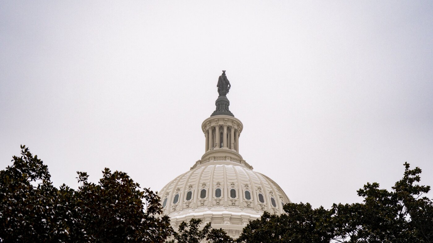 Los esfuerzos bipartidistas para salvar los subsidios de salud fracasan. ¿Sería diferente la reforma del ICE? : NPR