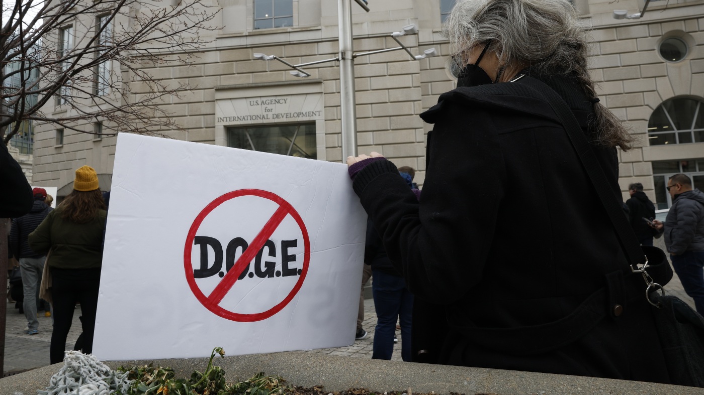 Musk's DOGE Initiates Major Government Overhaul, Raises Legal Concerns