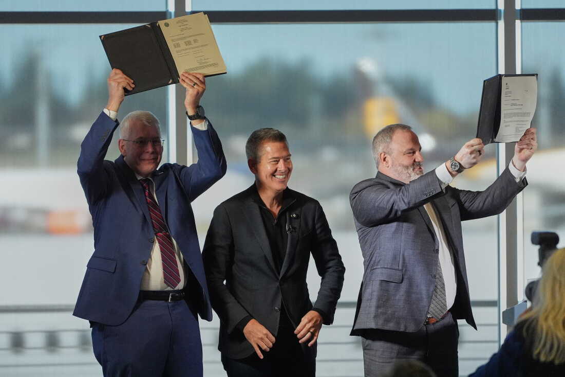 U.S. Transportation Secretary Sean Duffy, center, reacts while presenting the certification of Boeing's 737 Max 10 aircraft to Jim Williams, Boeing 737 Development Program chief engineer, at left, and Chris Payne, Boeing Commercial Airplanes vice president and program manager, 737 Development Programs, right, Tuesday, Oct. 20, 2026, at Boeing's factory in Everett, Wash.