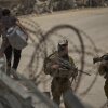 The Israeli soldiers are sticking as the Syrian Druzes cross Syria on the Israeli-Syrian border, in the city of Majdal Shams, controlled by Golan, controlled by Israeli.