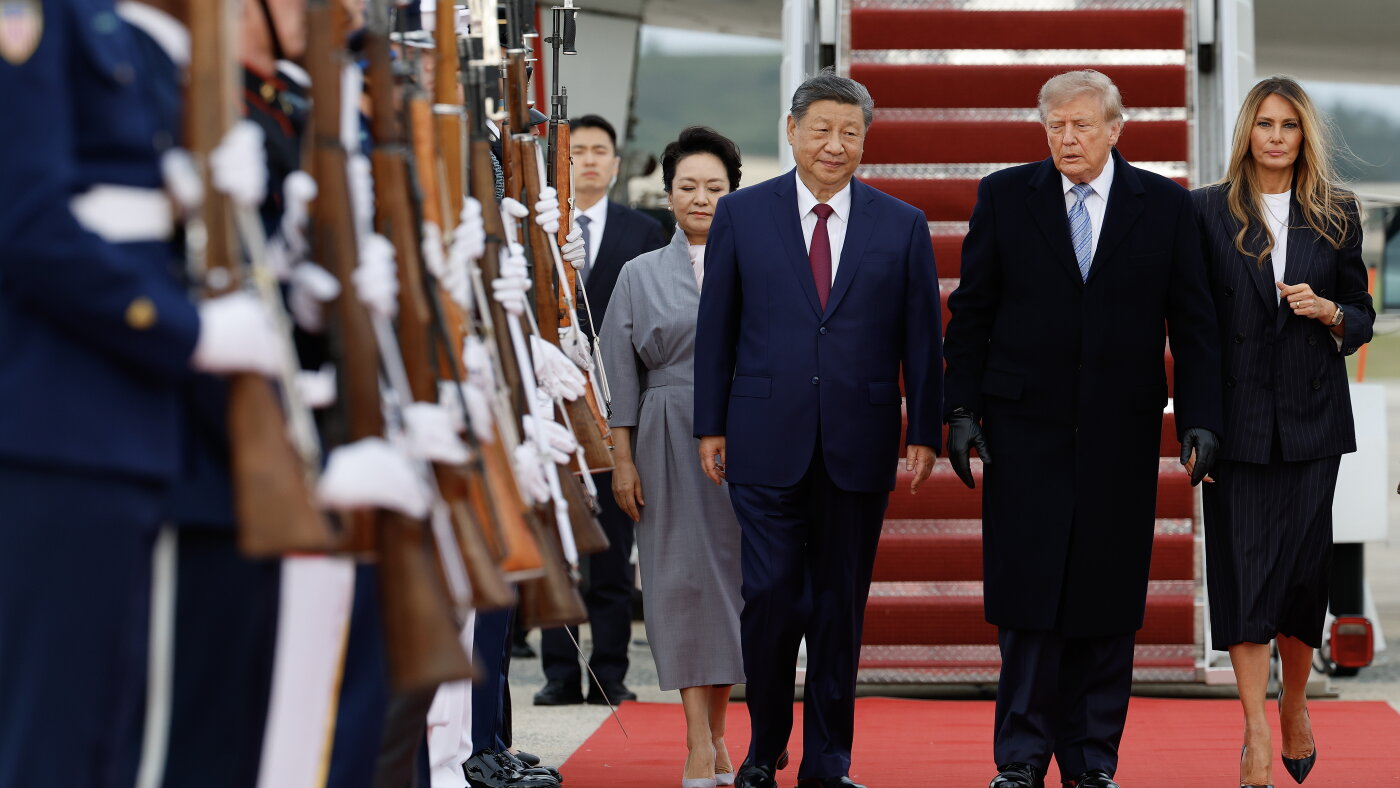 Trump rolls out red carpet for Xi as high-stakes summit begins