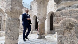 Syrian American cantor Henry Hamra at the Central Synagogue of Aleppo