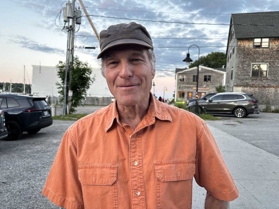 Northport, Maine'den Joseph Berube, Demokrat George McGovern'ın başkanlık yarışını ezici bir çoğunlukla kaybetmesinin ardından 1972'de siyasetten vazgeçti. Ancak bu yıl Graham Platner'ın ABD Senatosu adaylığı onu heyecanlandırdı.