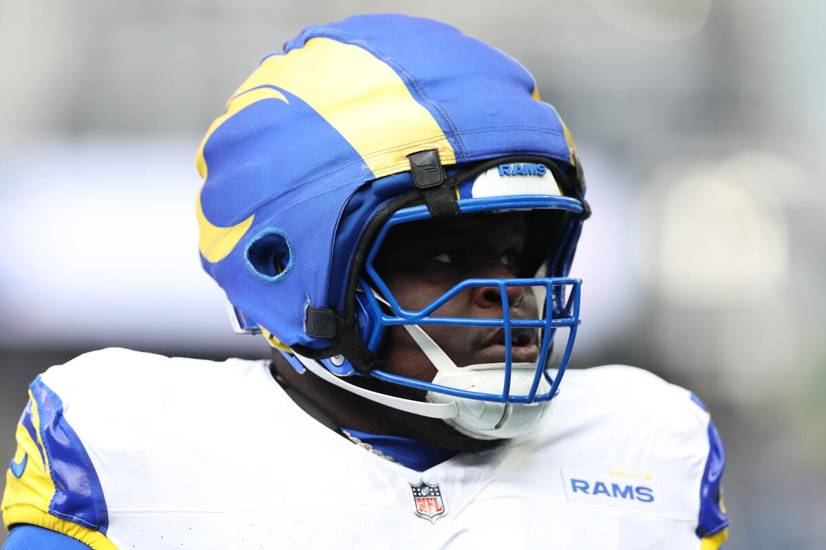 At least 25% of former NFL players who died between 2016 and 2021 had CTE, study finds 3 Some professional players have begun wearing what's called a 'Guardian Cap' in both practice and games. The cap is a soft covering that goes over the existing hard shell of the traditional helmet. The extra padding is thought to provide enhanced protection from heavy hits.