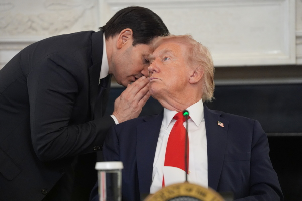 Secretary of State Marco Rubio whispers to President Donald Trump, who is holding the note Rubio handed to him, to announce an impending ceasefire deal.